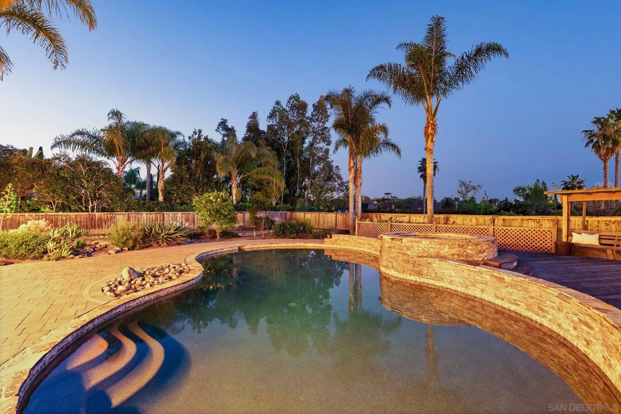 860 Calle Santa Cruz