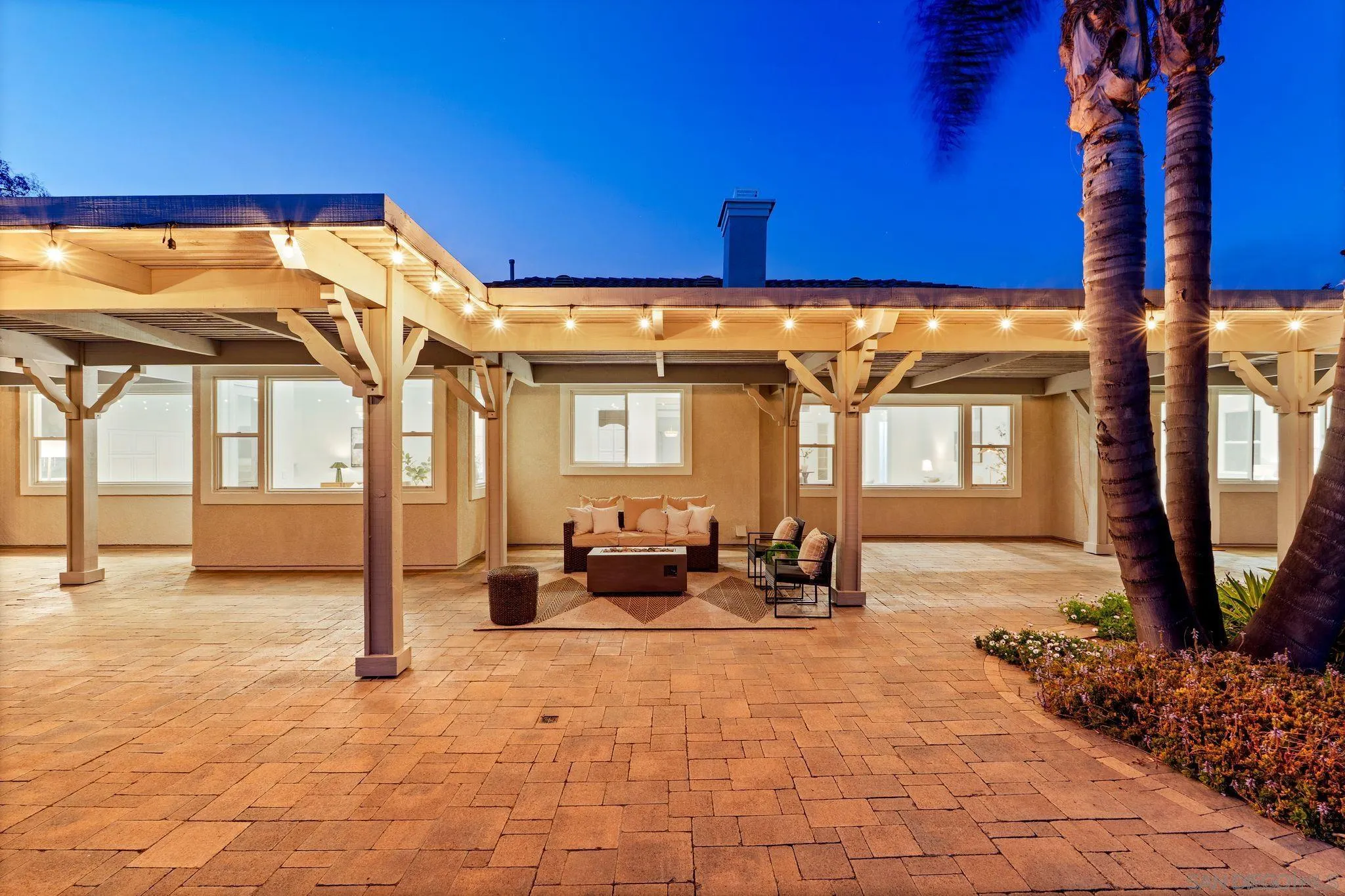 860 Calle Santa Cruz