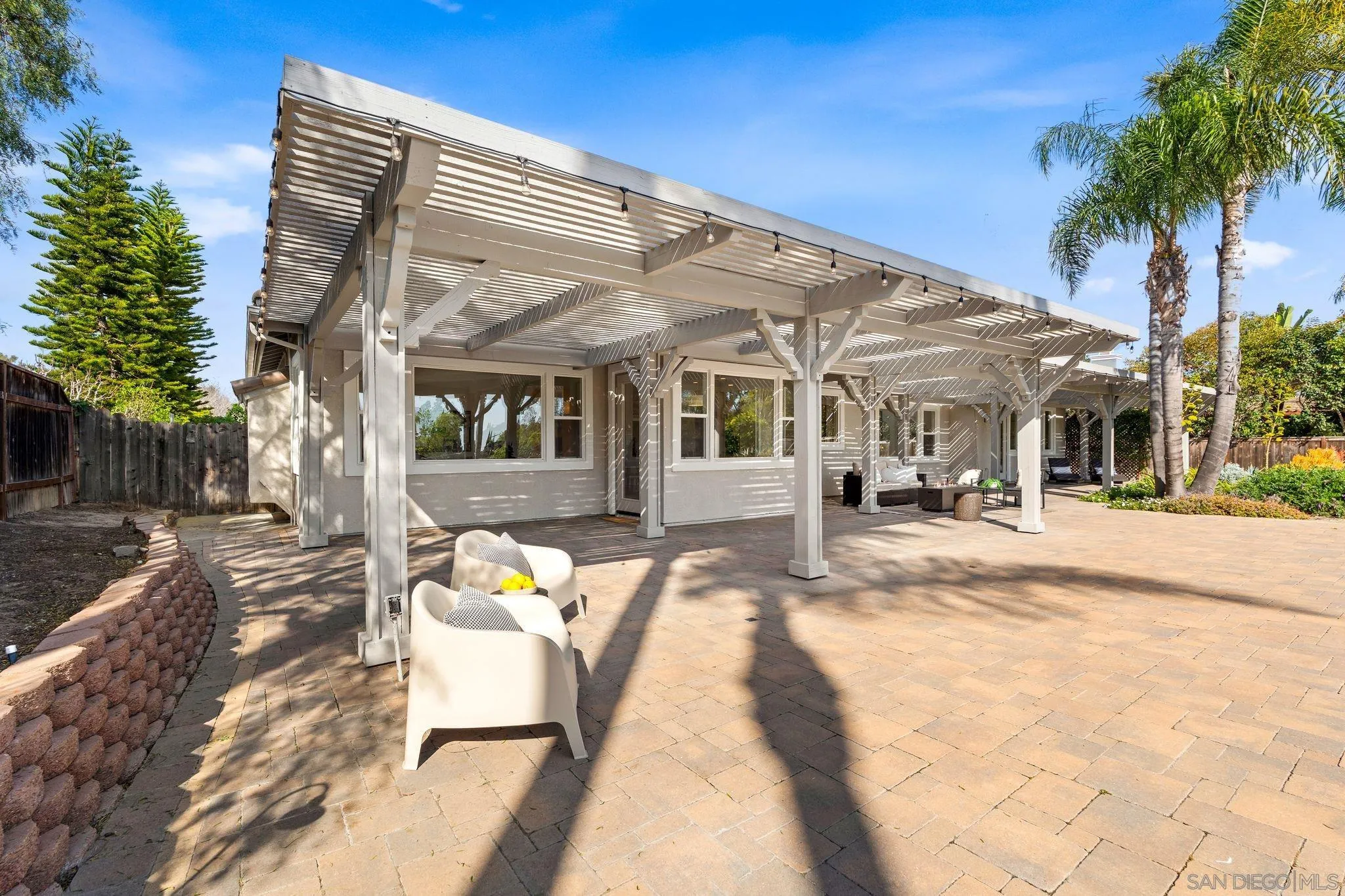 860 Calle Santa Cruz