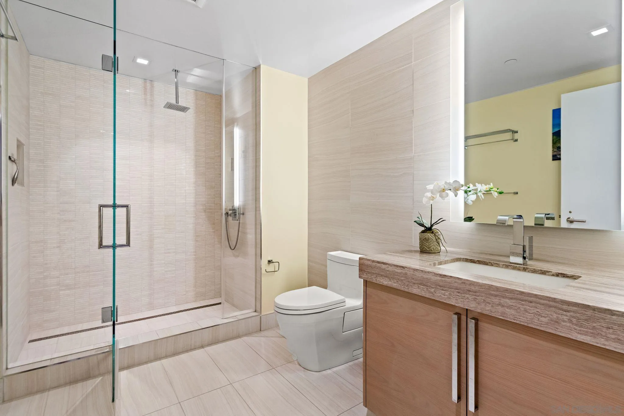 888 W E Street Unit 307