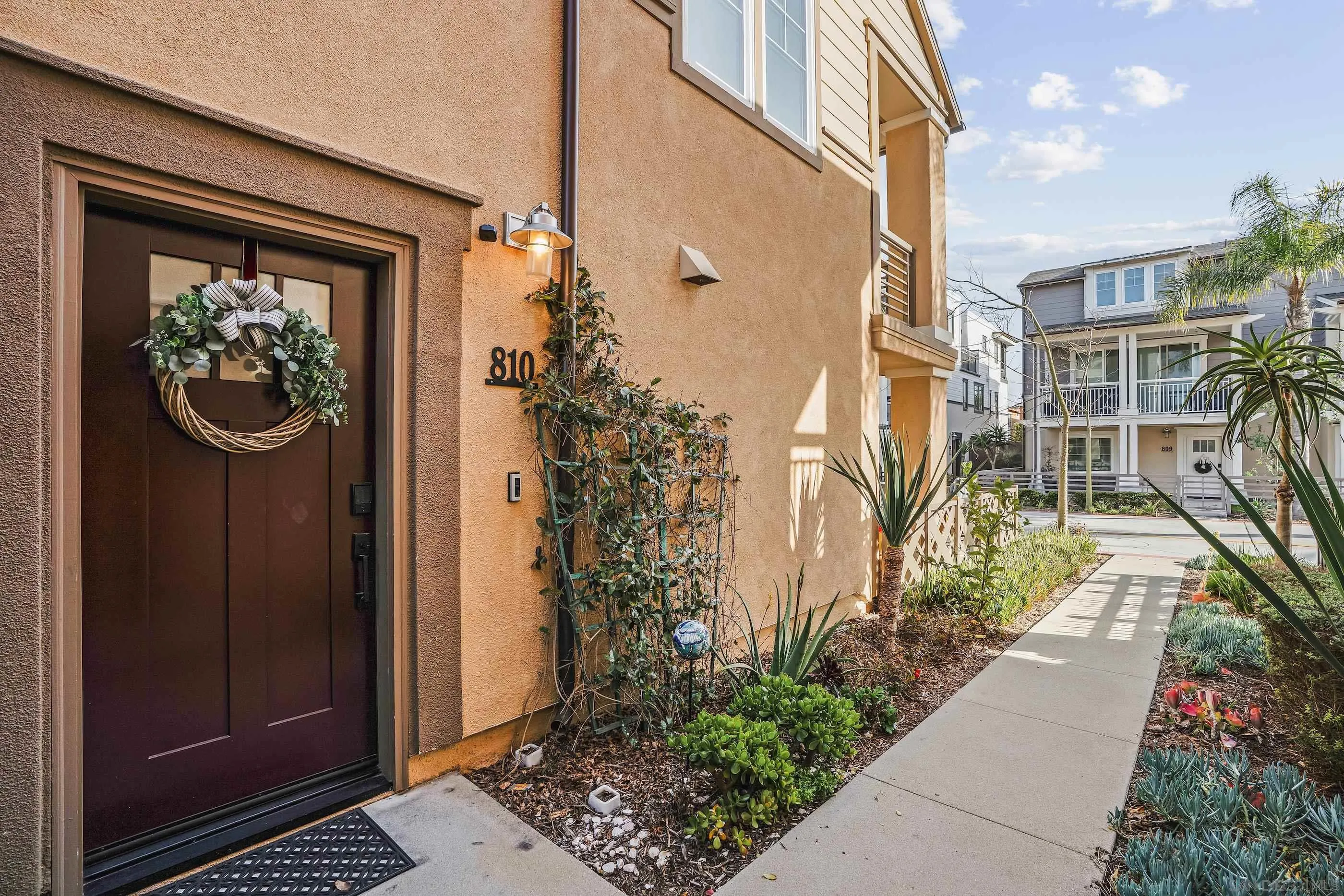 810 Santa Barbara Pl