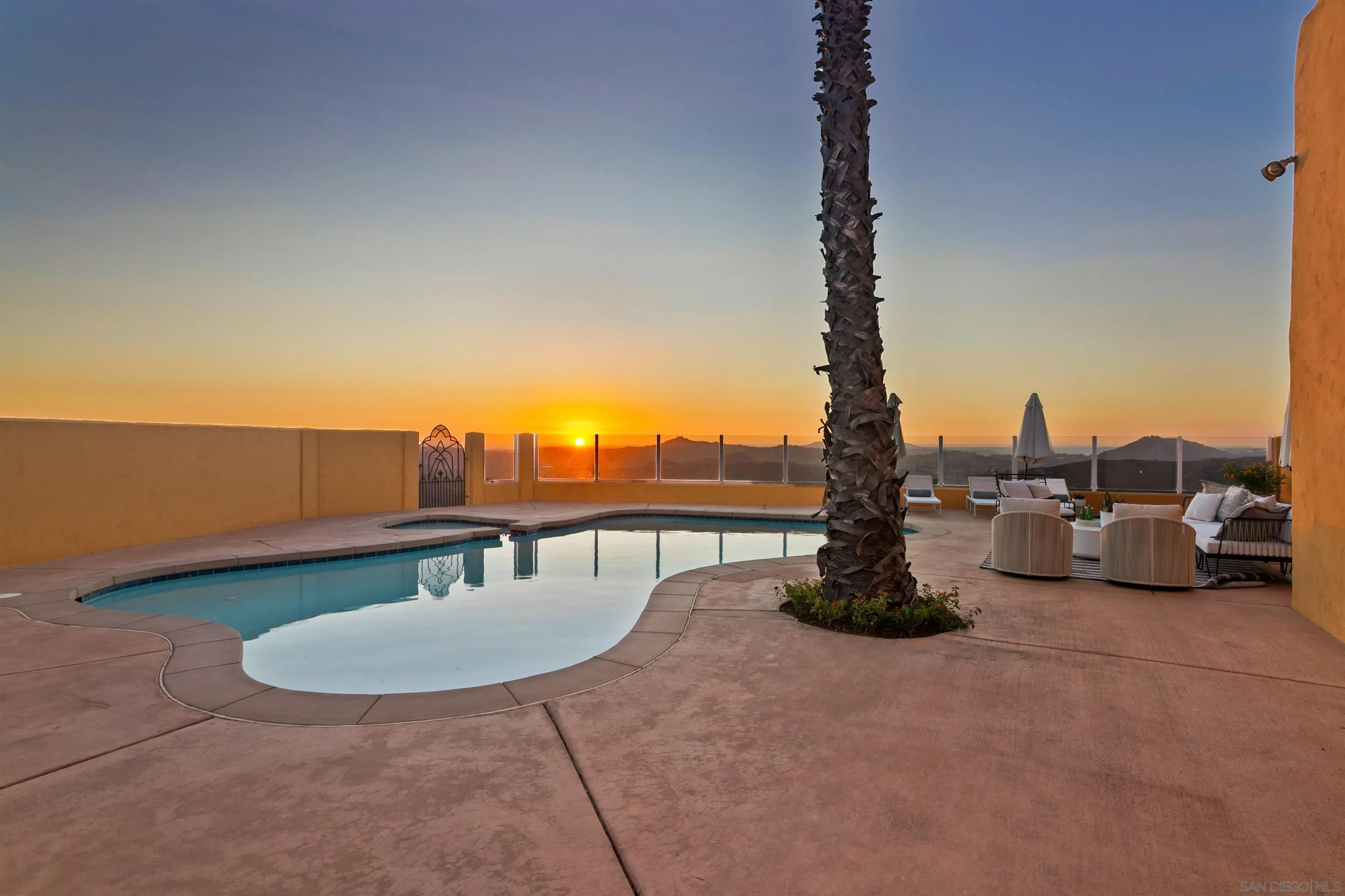 3696 Alta Loma Dr