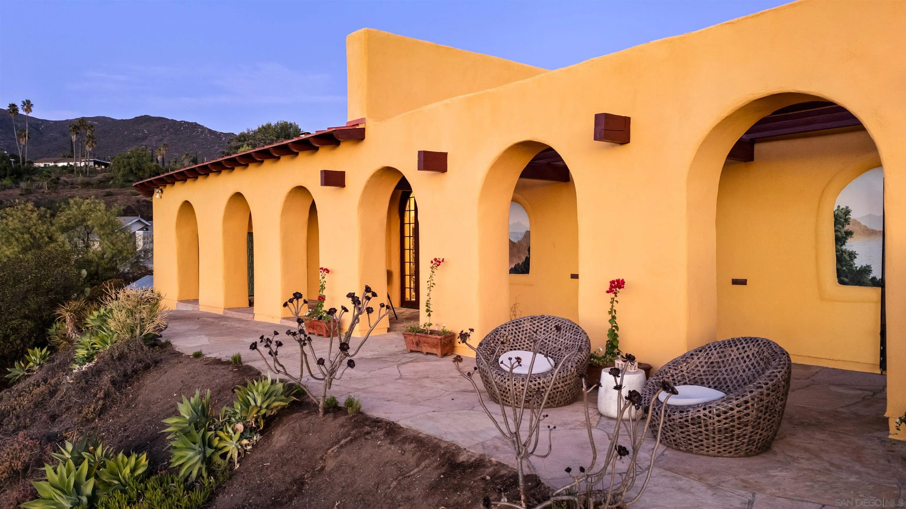 3696 Alta Loma Dr