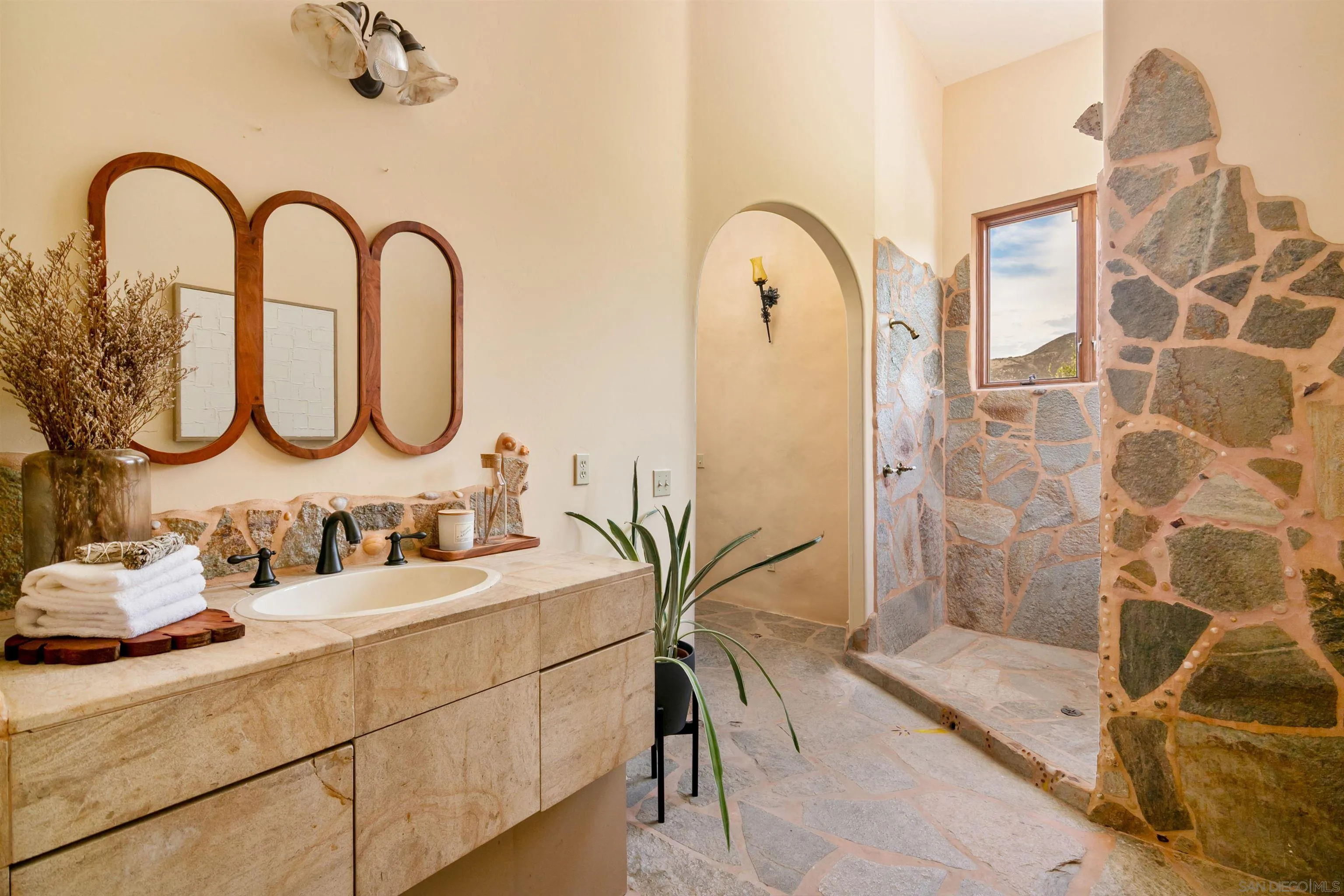 3696 Alta Loma Dr
