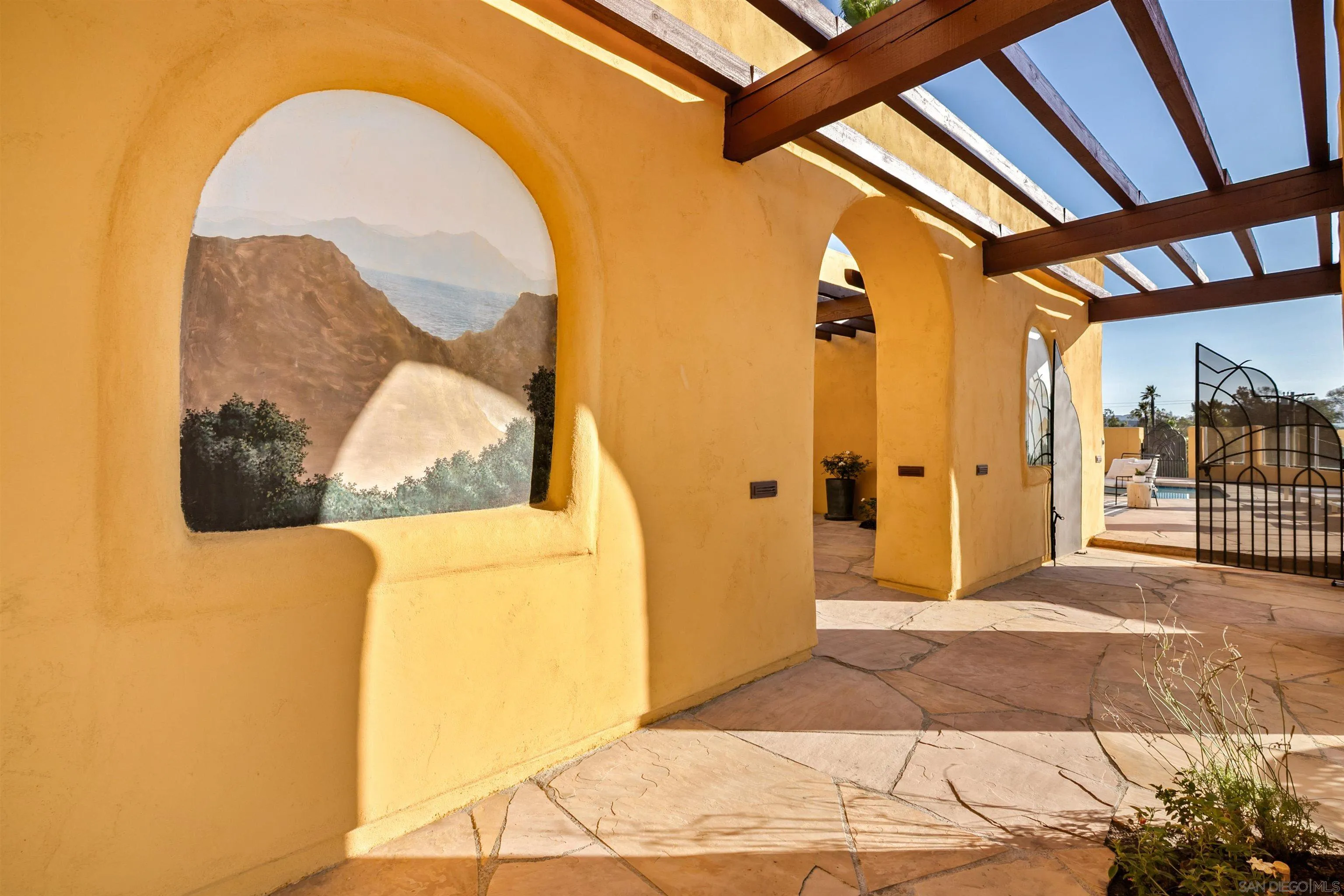 3696 Alta Loma Dr