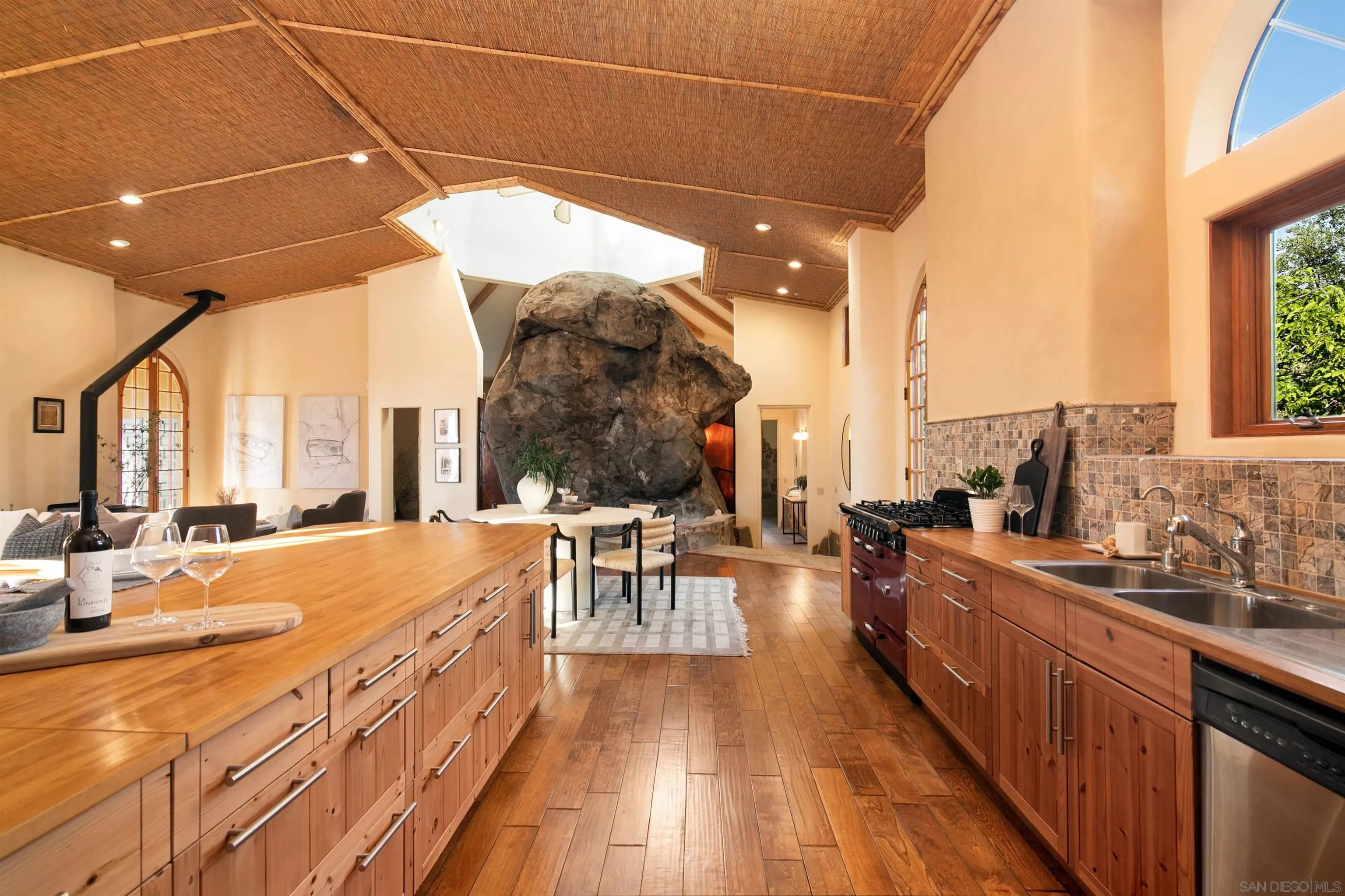 3696 Alta Loma Dr