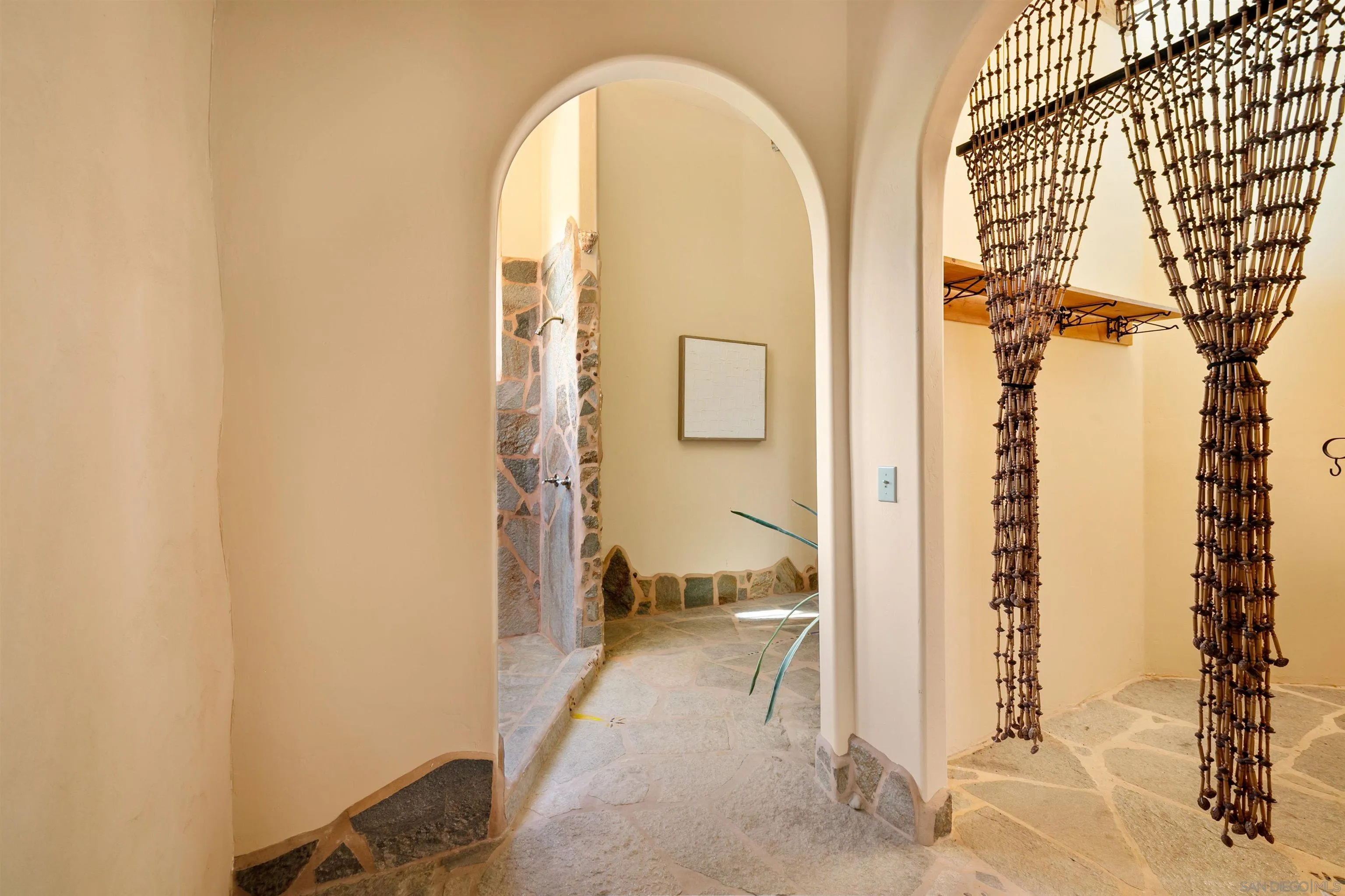3696 Alta Loma Dr