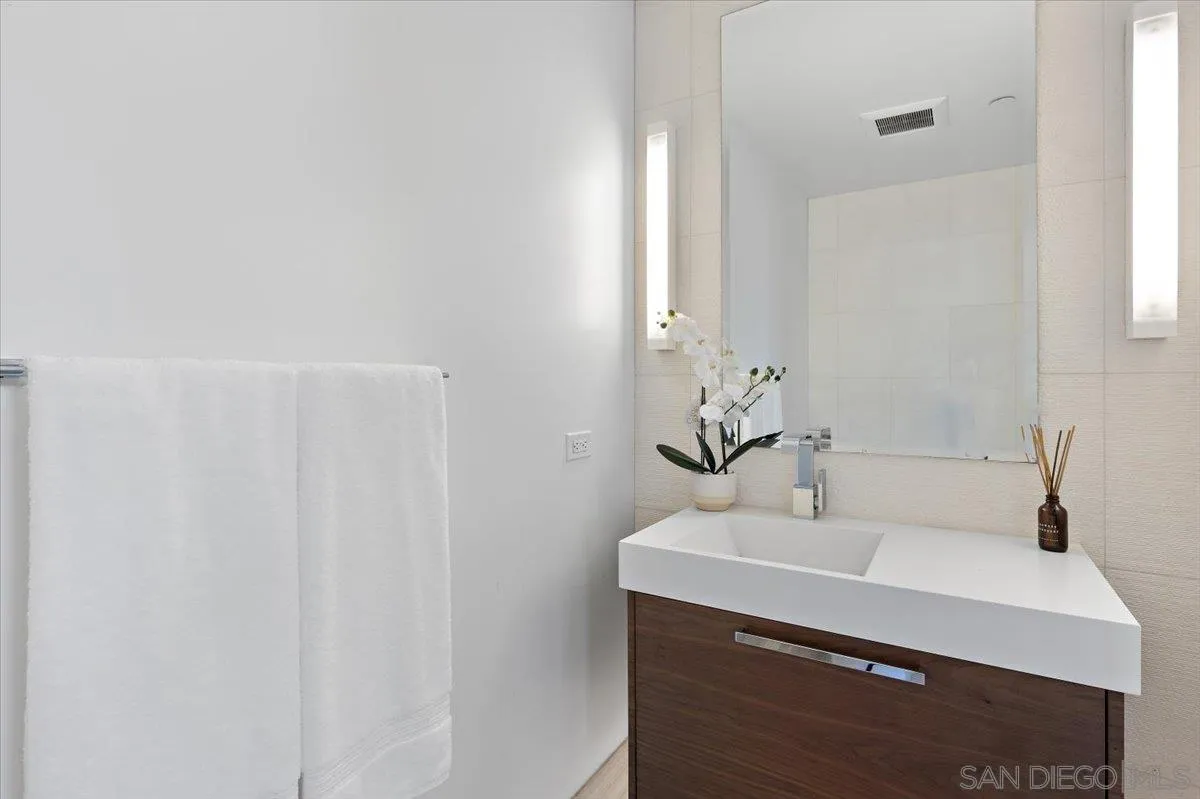 888 W E Street Unit 1001