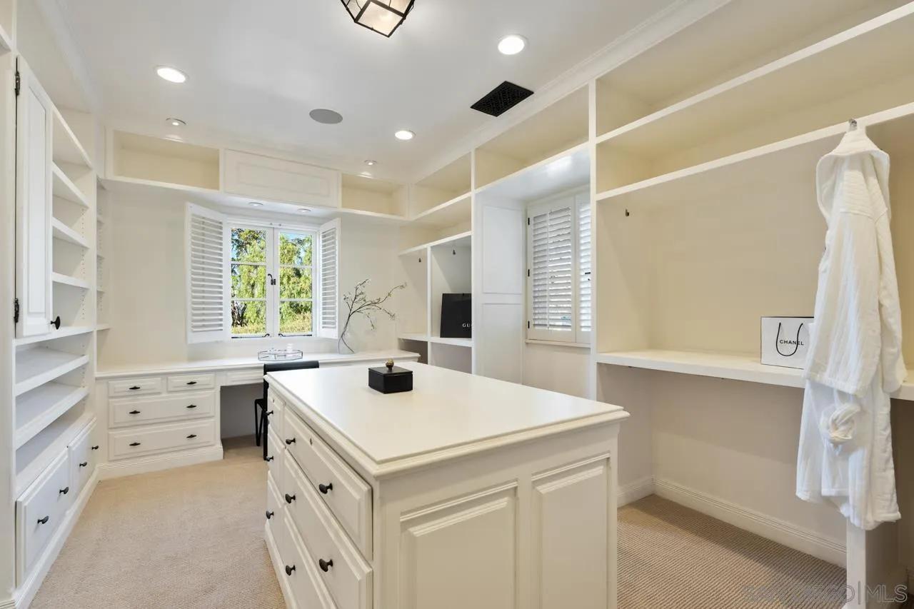 1205 Muirlands Dr
