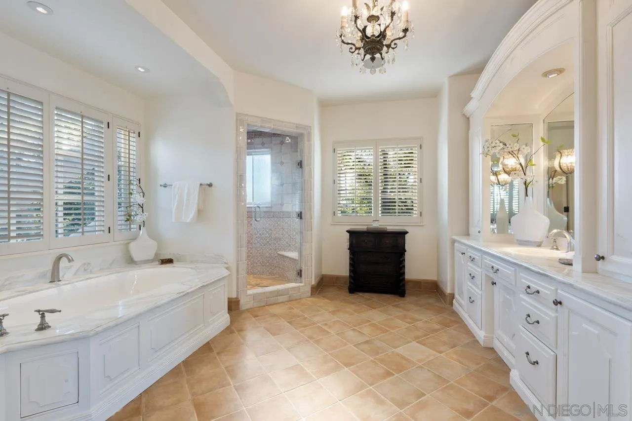 1205 Muirlands Dr