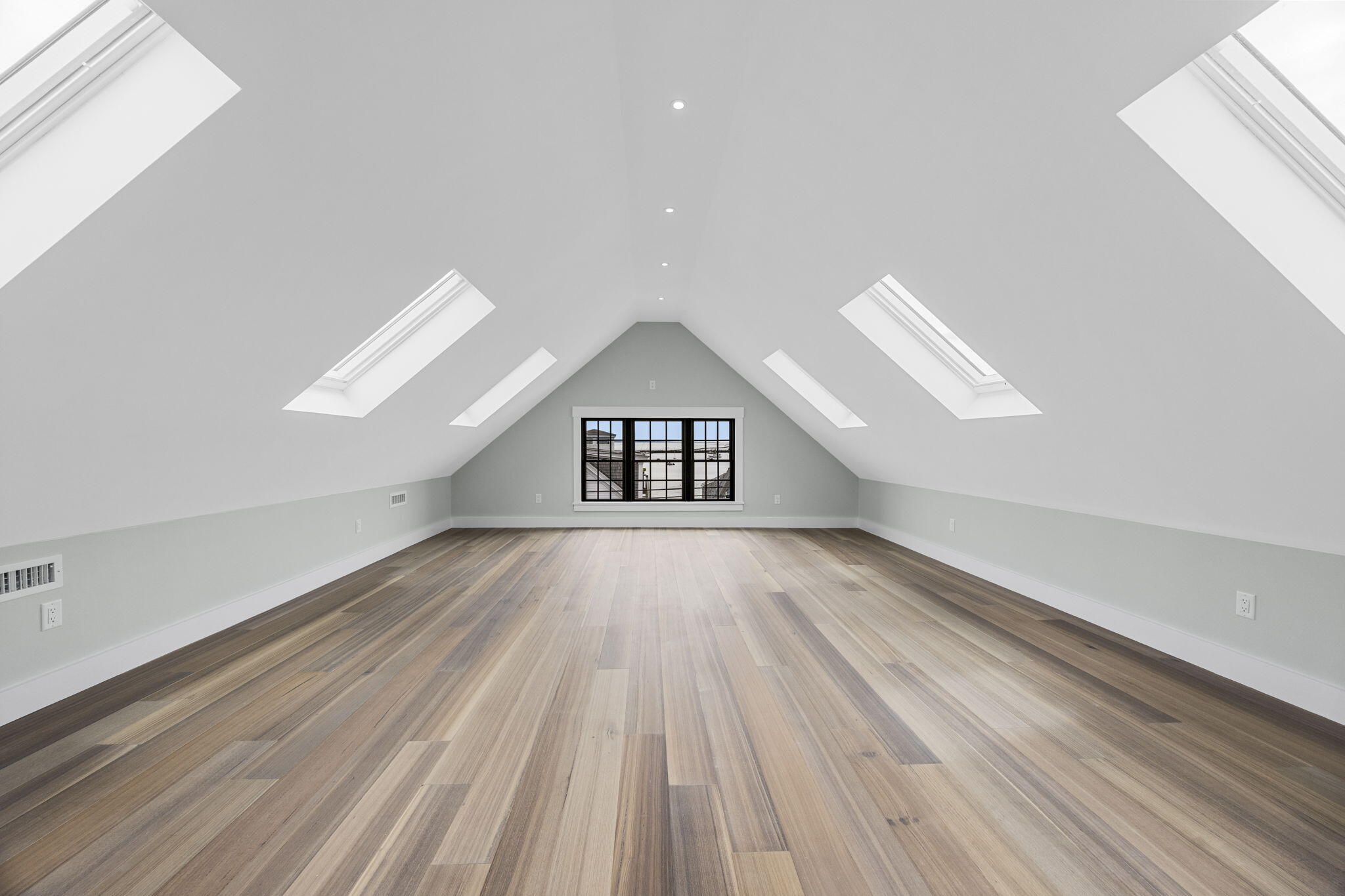 404 Commercial Street # 2