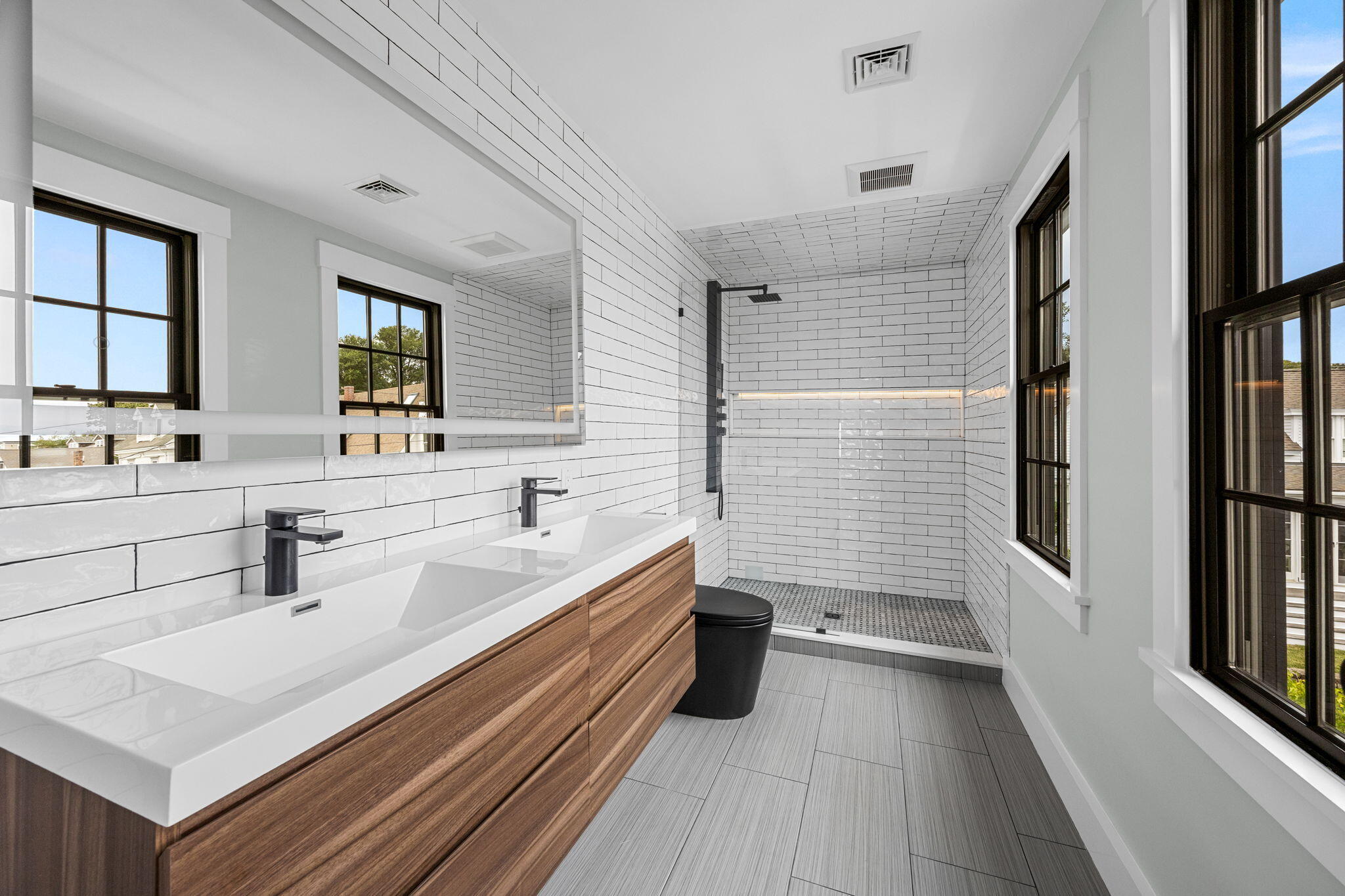 404 Commercial Street # 2