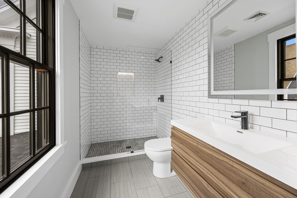 404 Commercial Street # 2