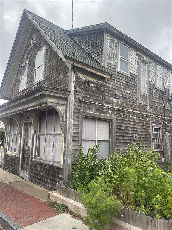 512 Commercial St, Provincetown
