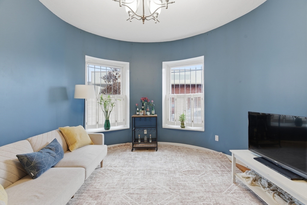 881 Harrison Ave # 1