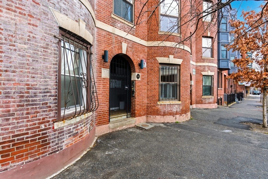 881 Harrison Ave # 1