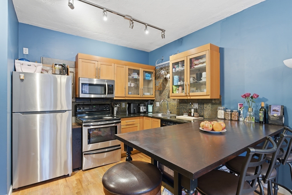 881 Harrison Ave # 1