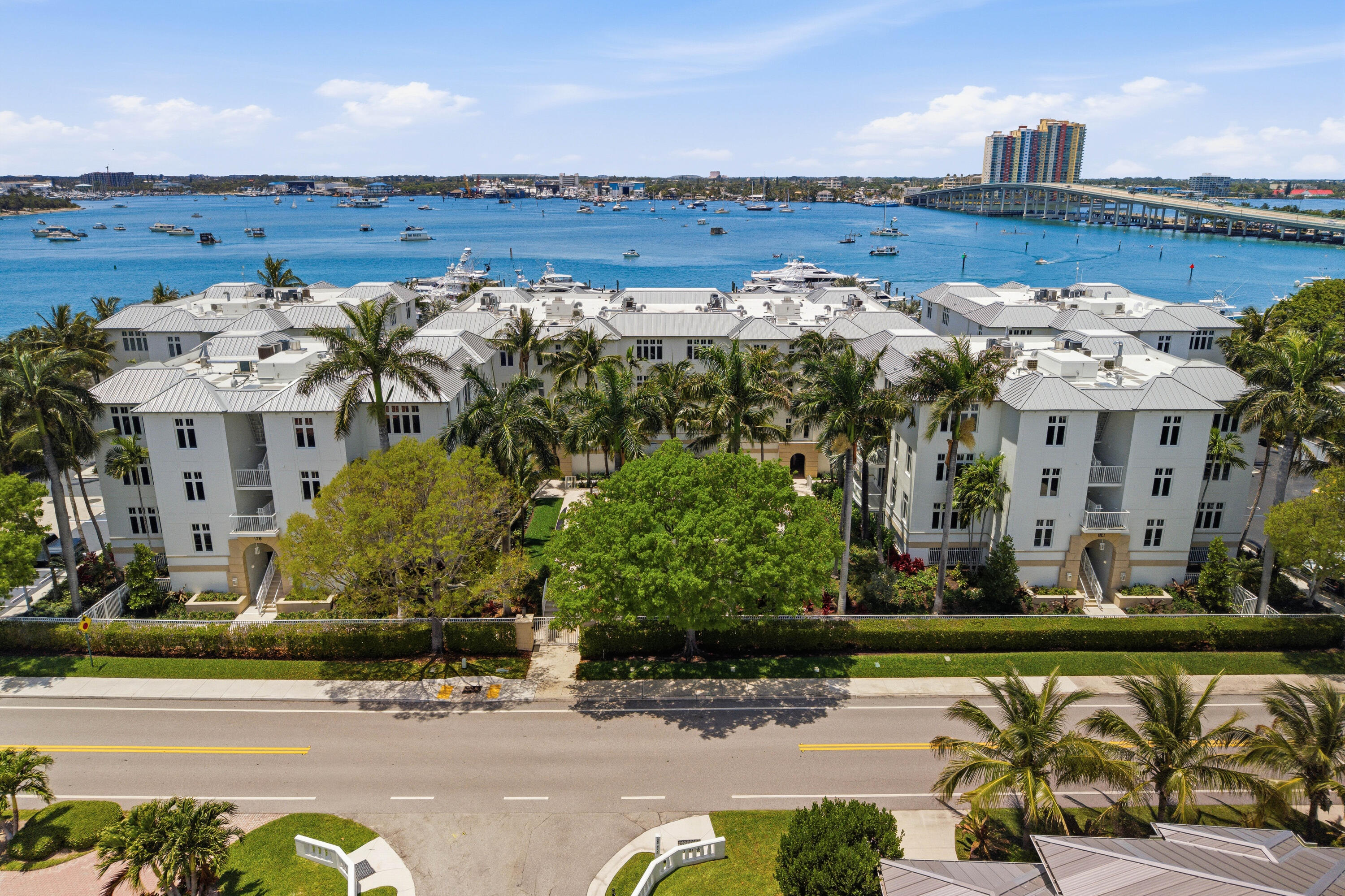 180 Lake Drive 2304