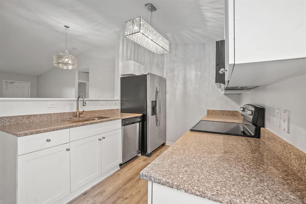 461 SW Dolores Avenue