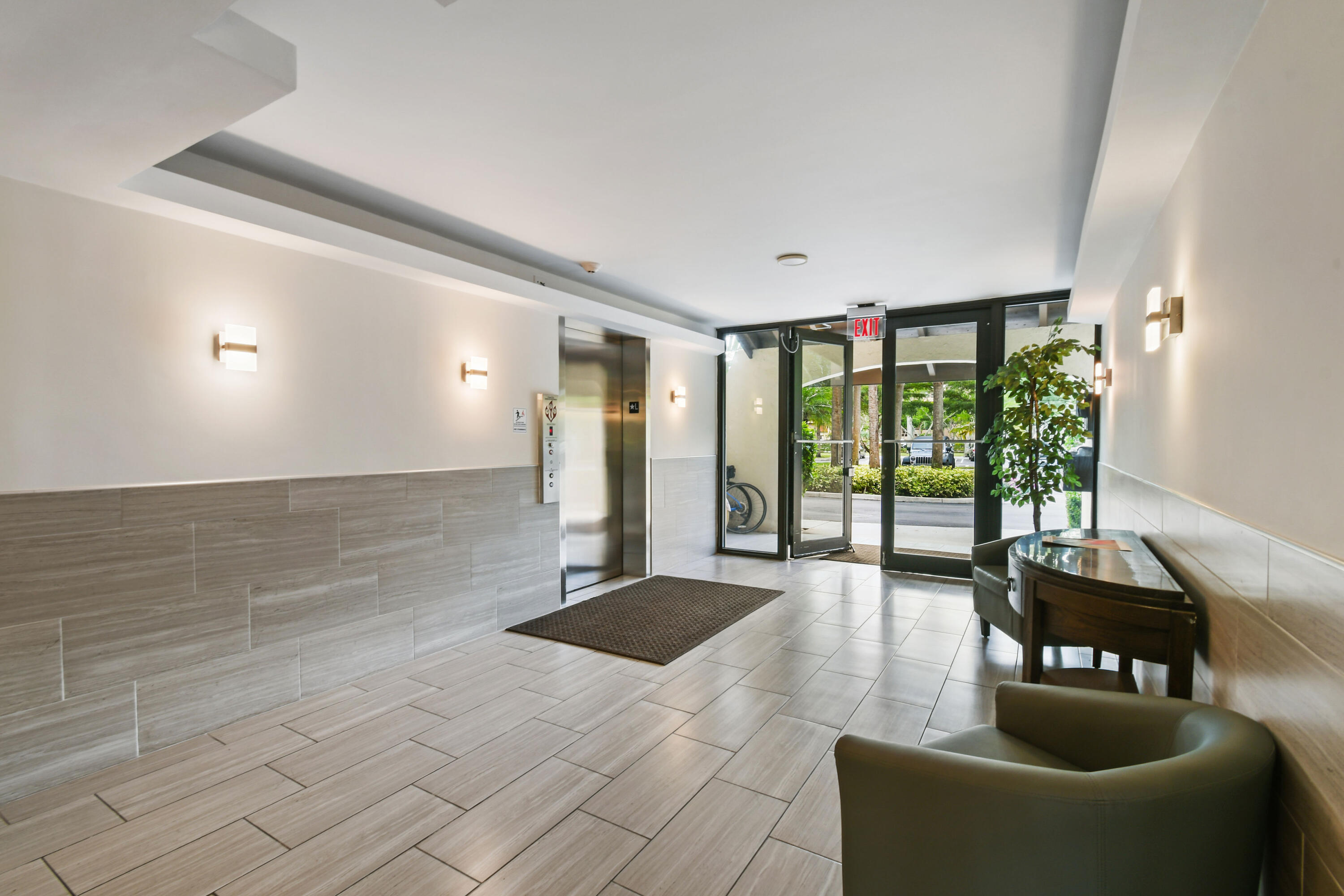 955 Egret Circle Unit: 208