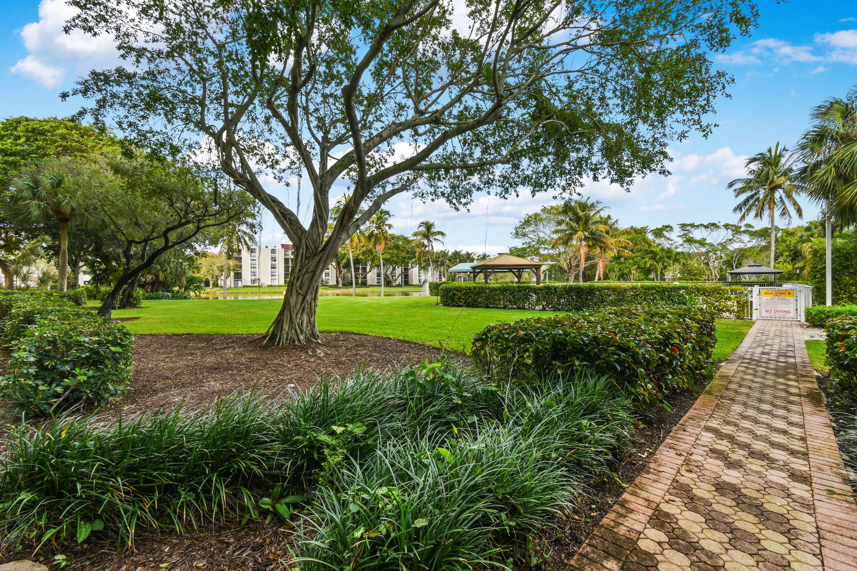 955 Egret Circle Unit: 208