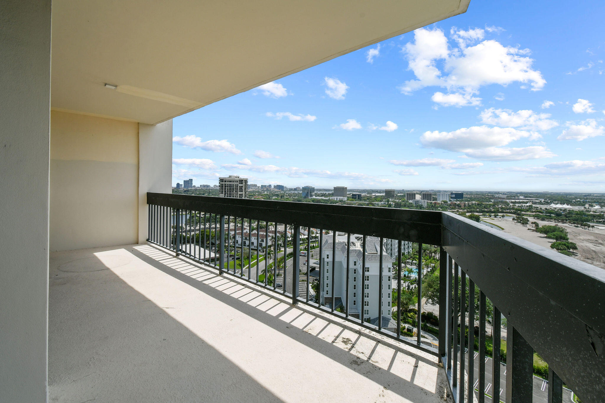 2400 Presidential Way 2006