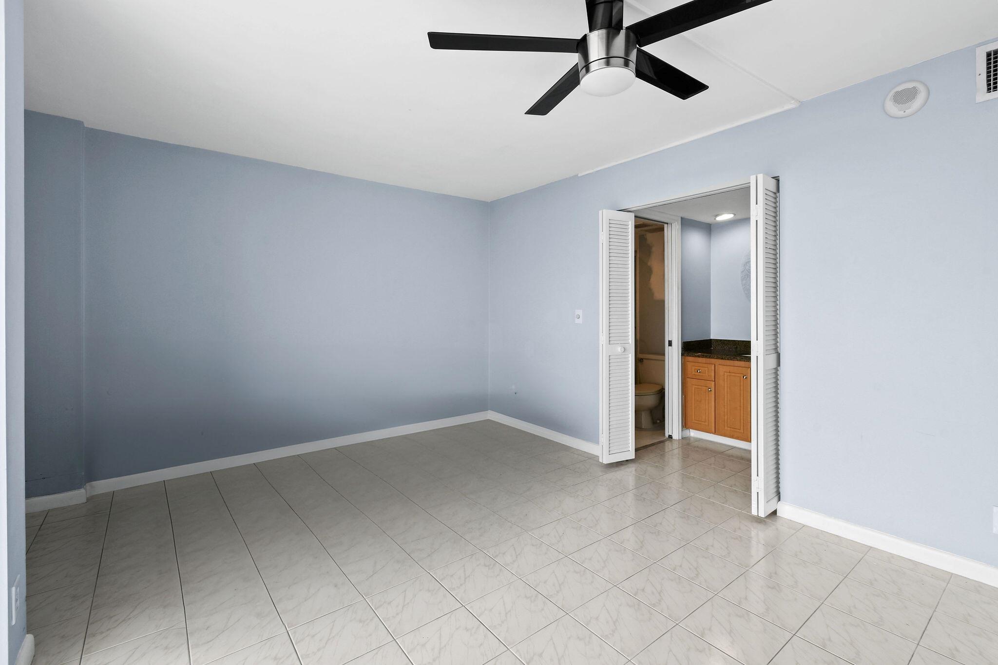 2400 Presidential Way 2006