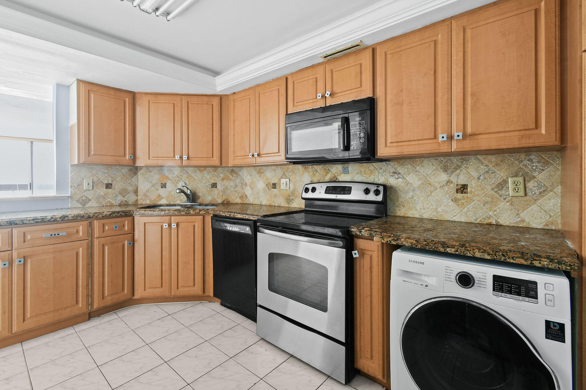 2400 Presidential Way 2006