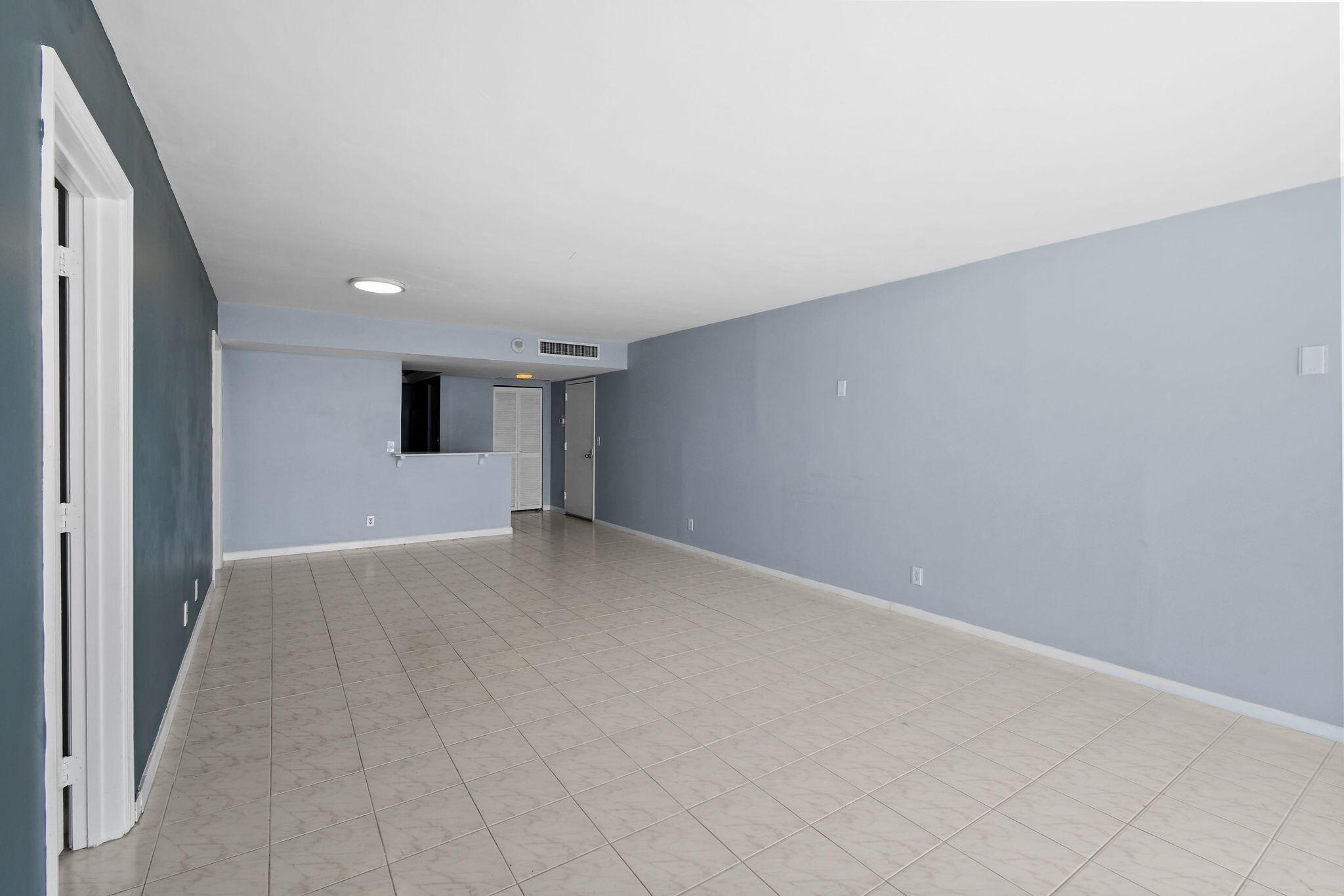 2400 Presidential Way 2006