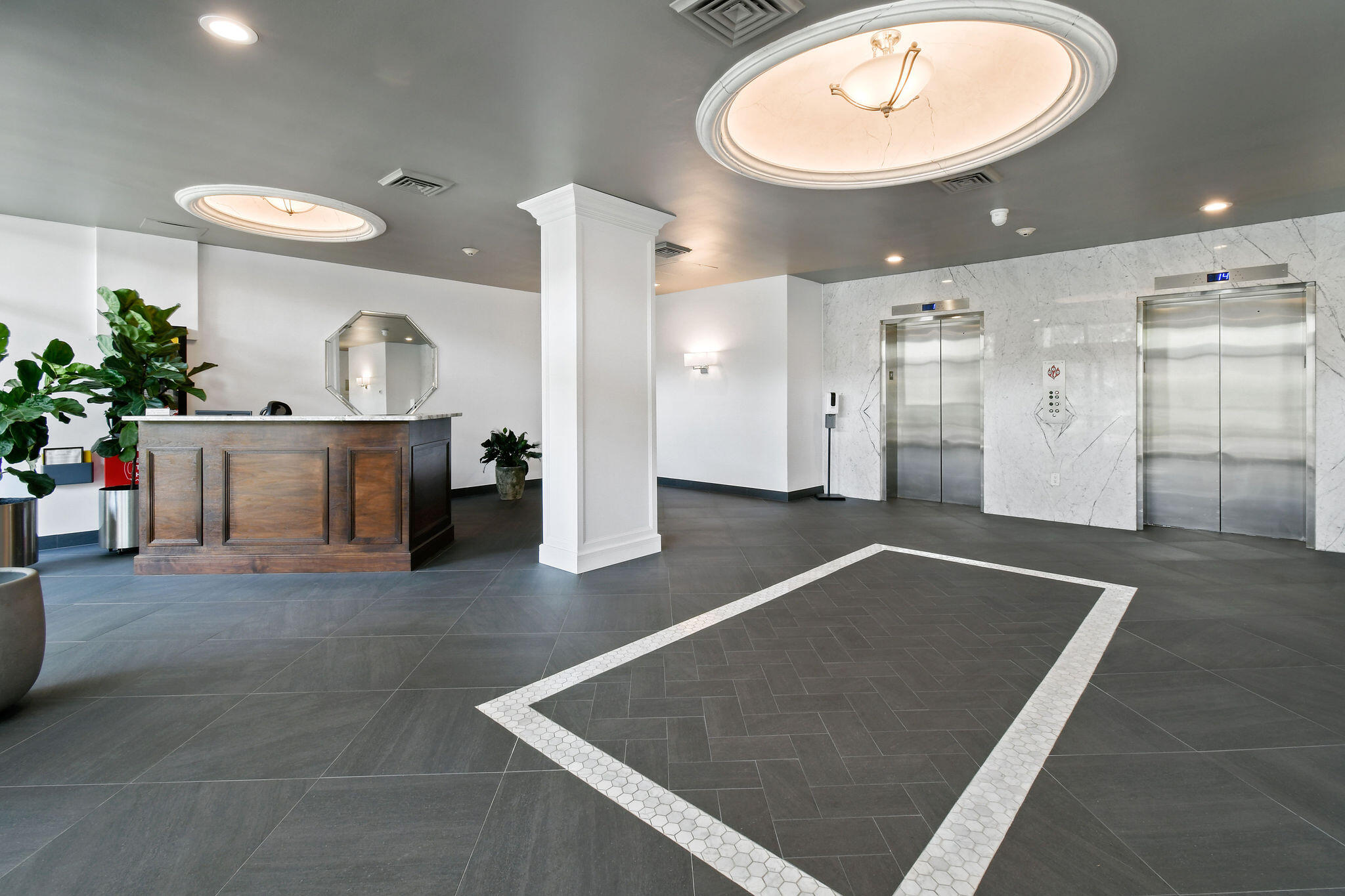 2400 Presidential Way 2006