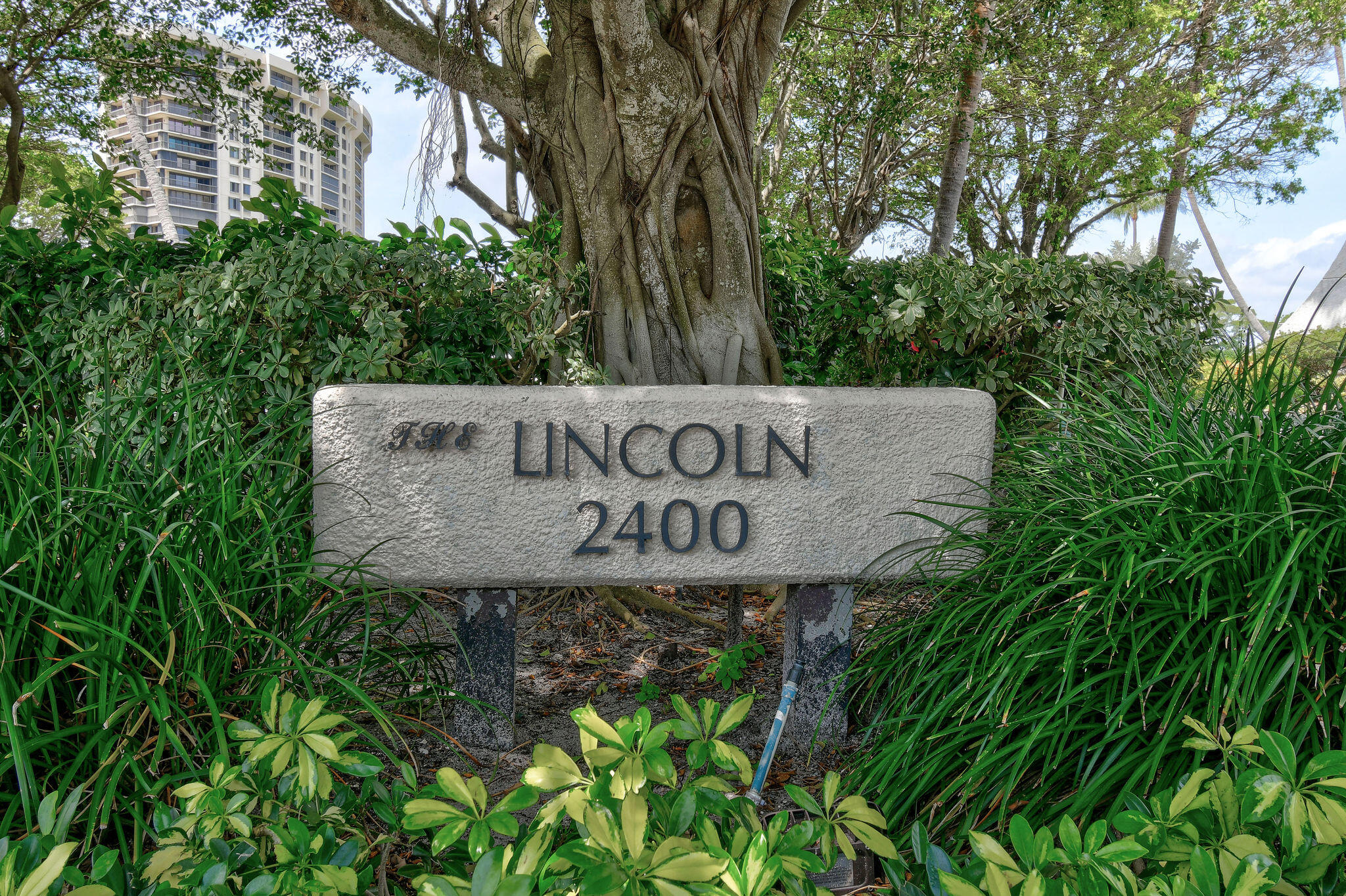 2400 Presidential Way 2006