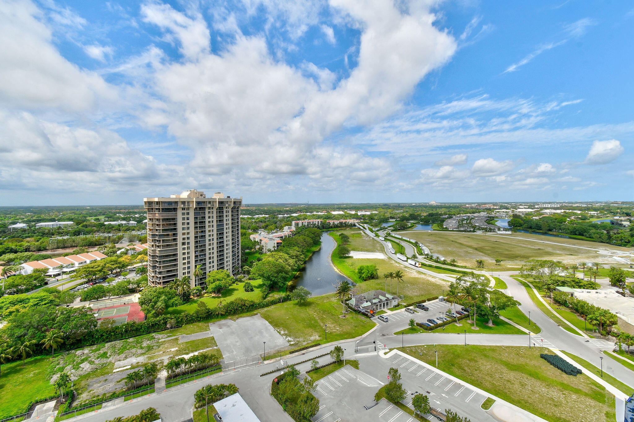 2400 Presidential Way 2006