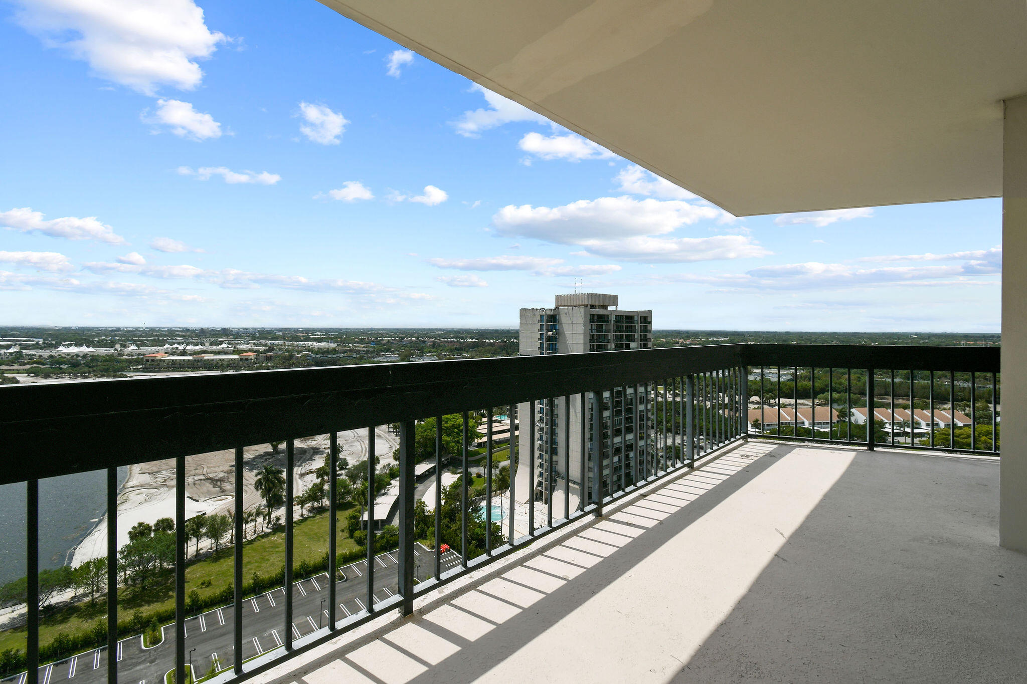 2400 Presidential Way 2006