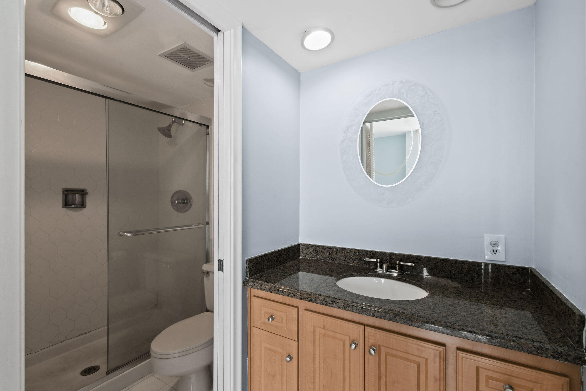 2400 Presidential Way 2006