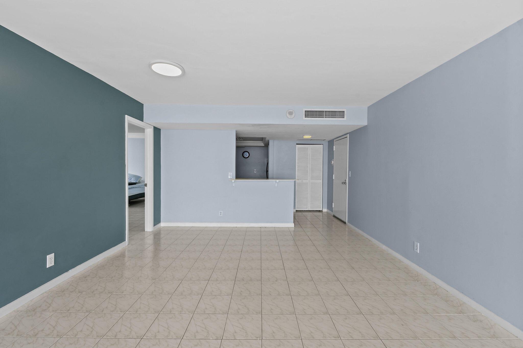 2400 Presidential Way 2006