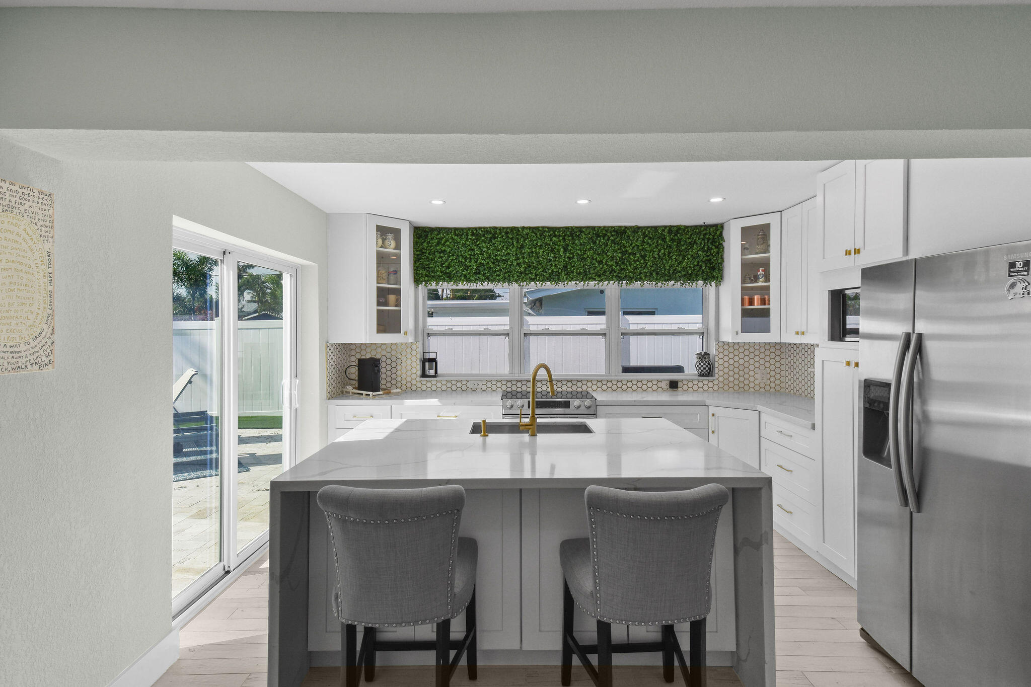912 SE 15th Court