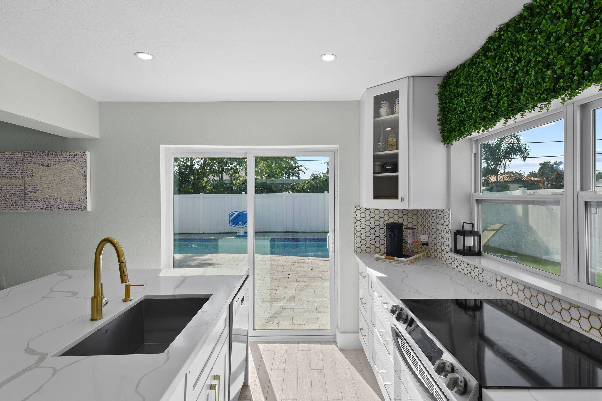 912 SE 15th Court