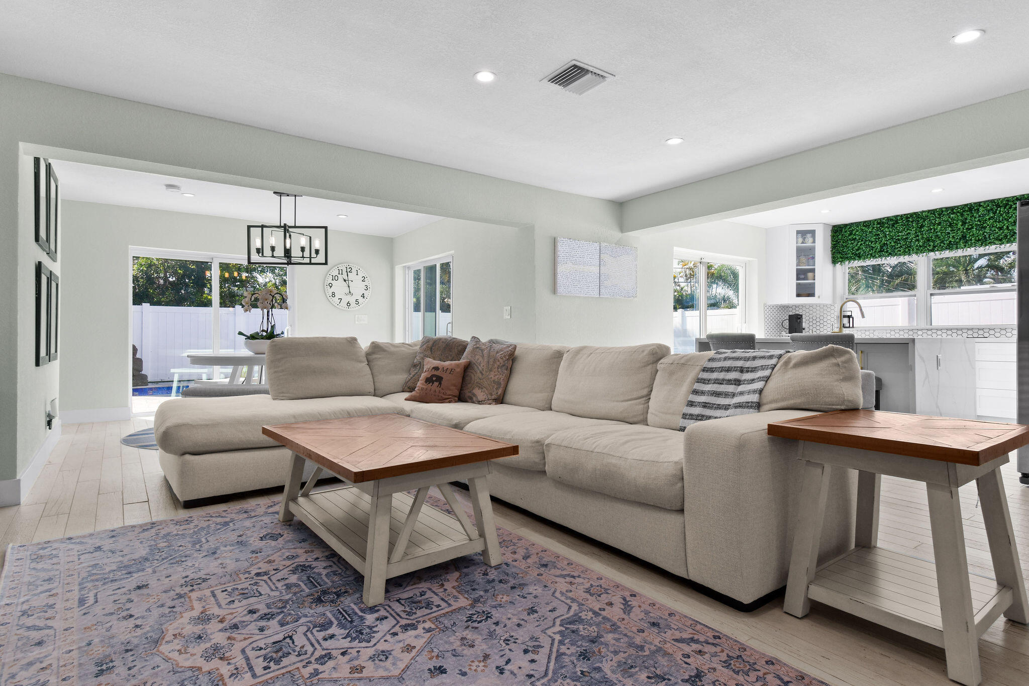 912 SE 15th Court