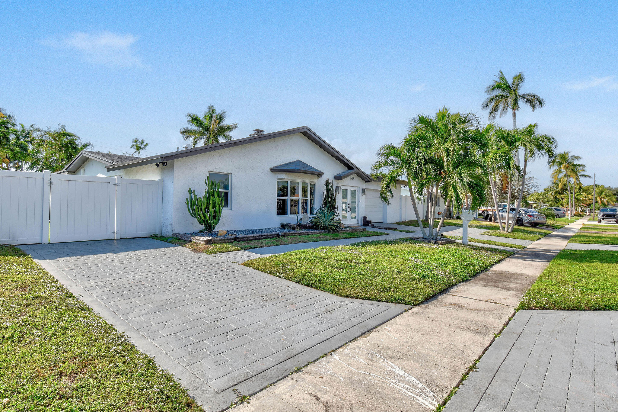 912 SE 15th Court