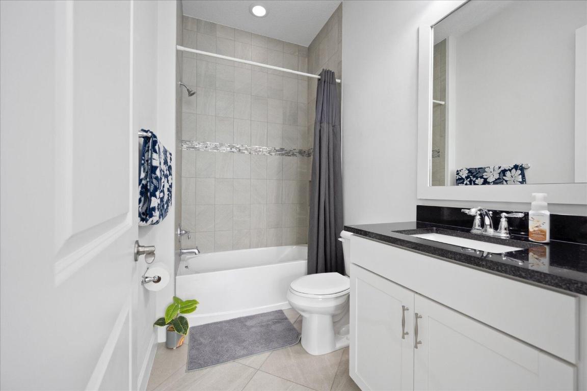 15810 Goldfinch Circle