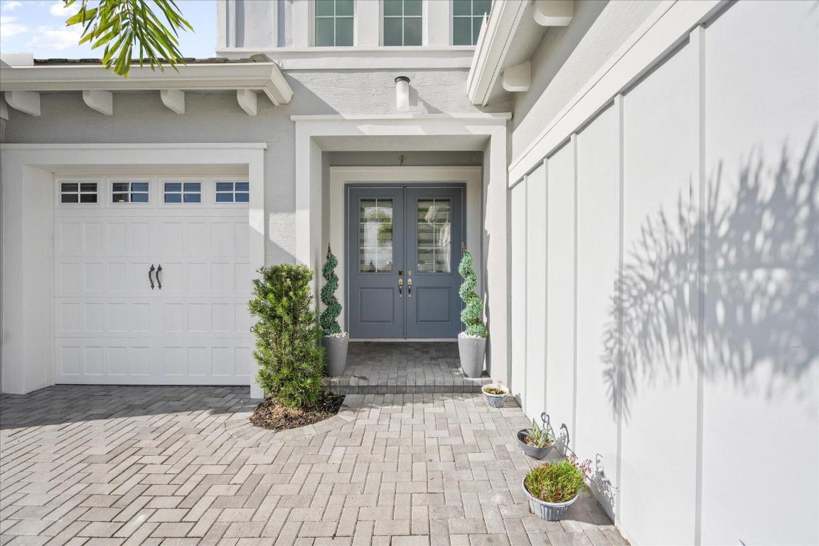 15810 Goldfinch Circle