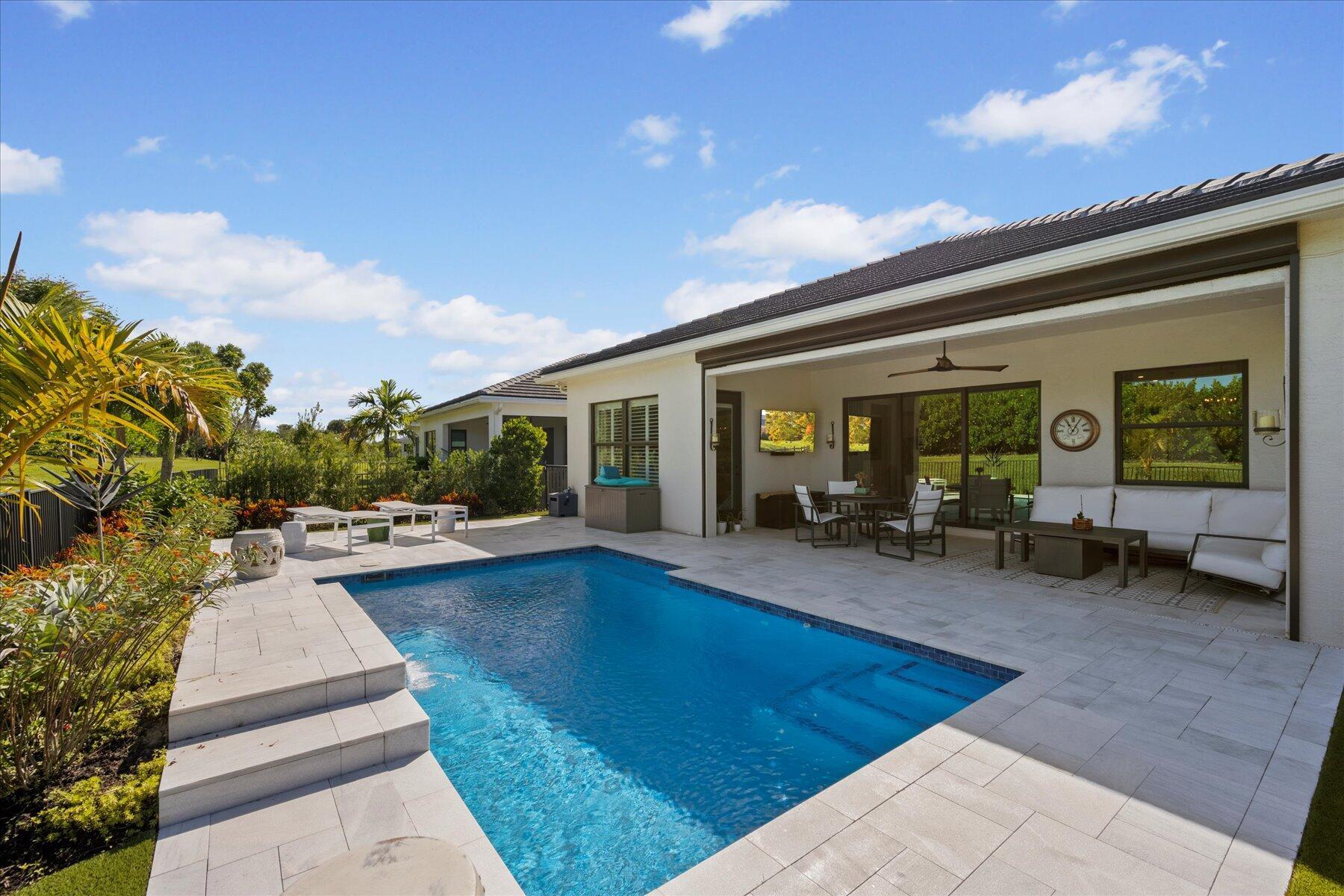 5582 Saint Armands Way