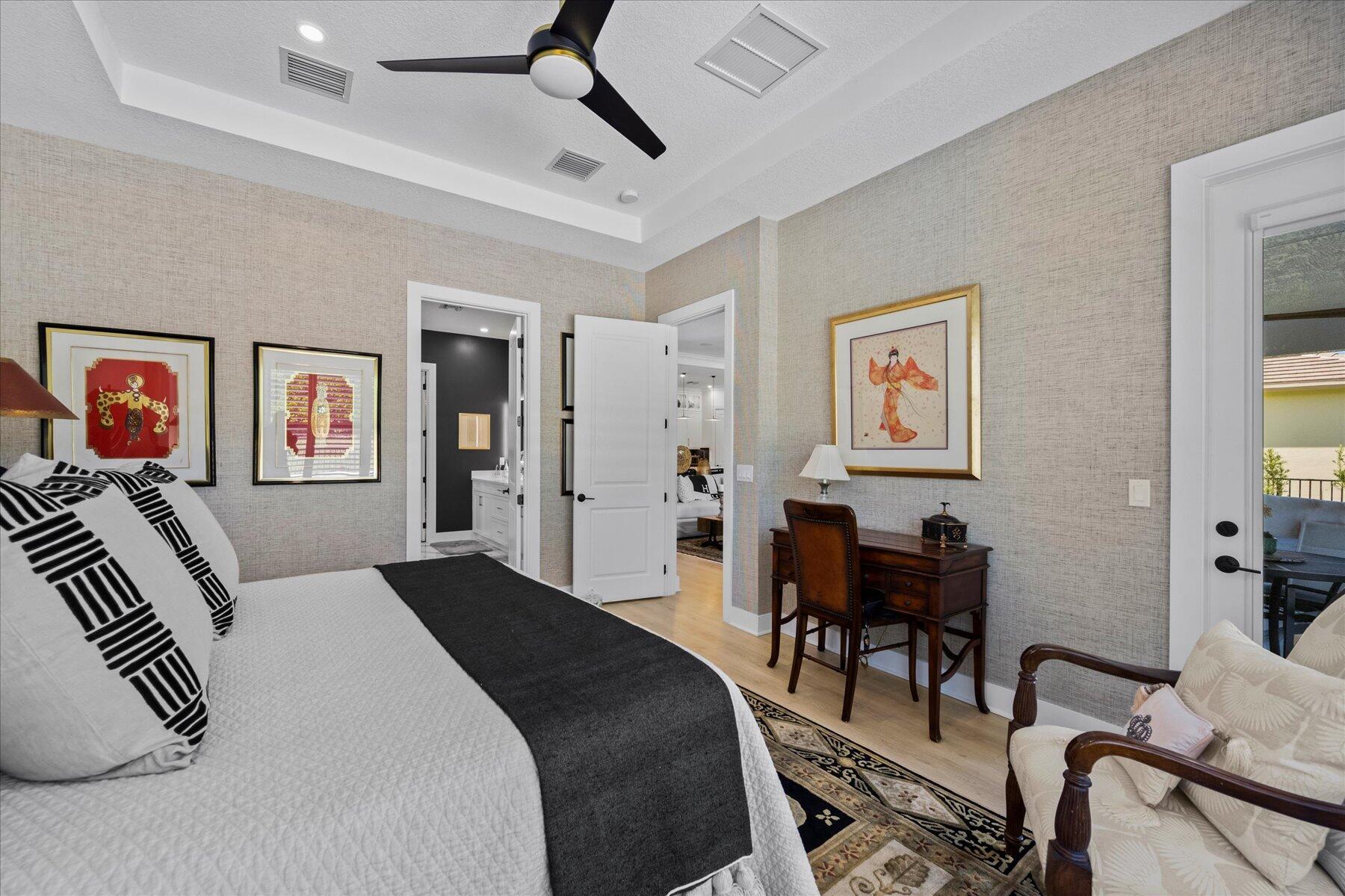 5582 Saint Armands Way