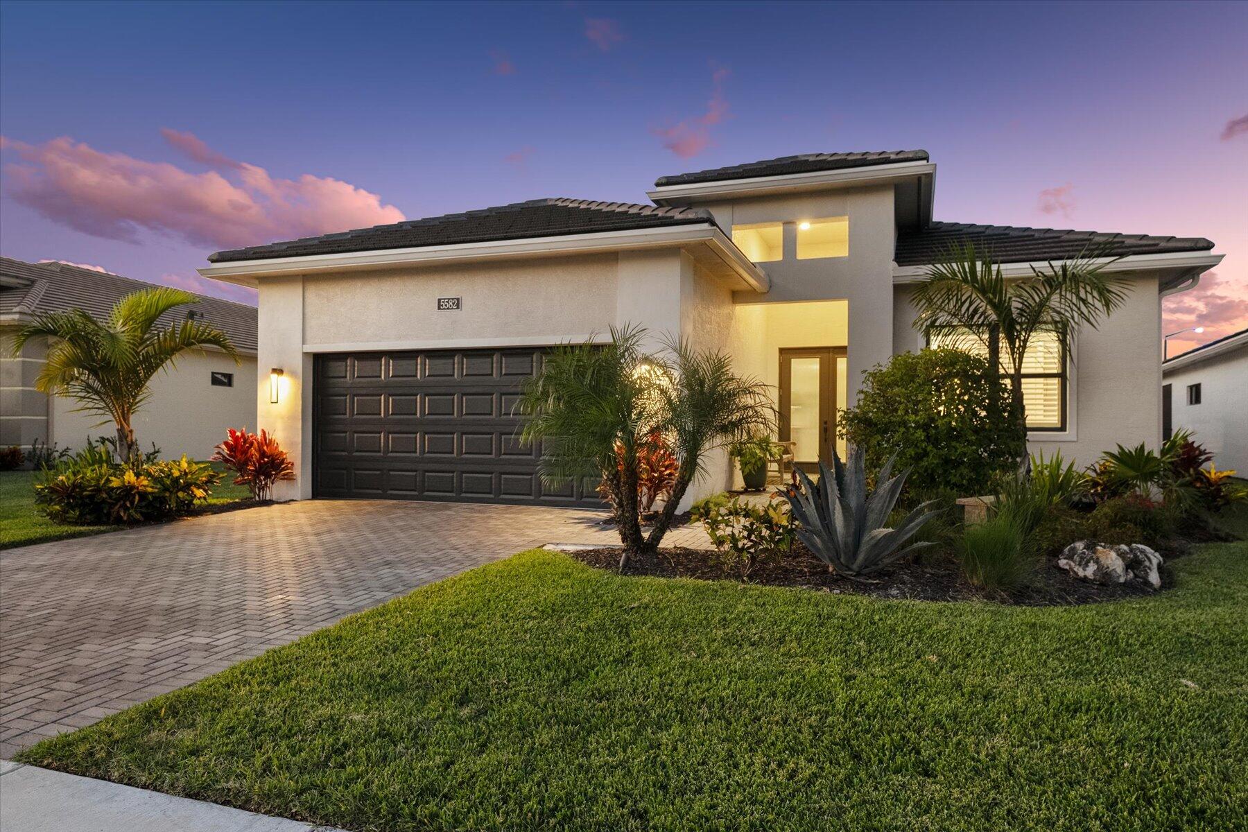 5582 Saint Armands Way