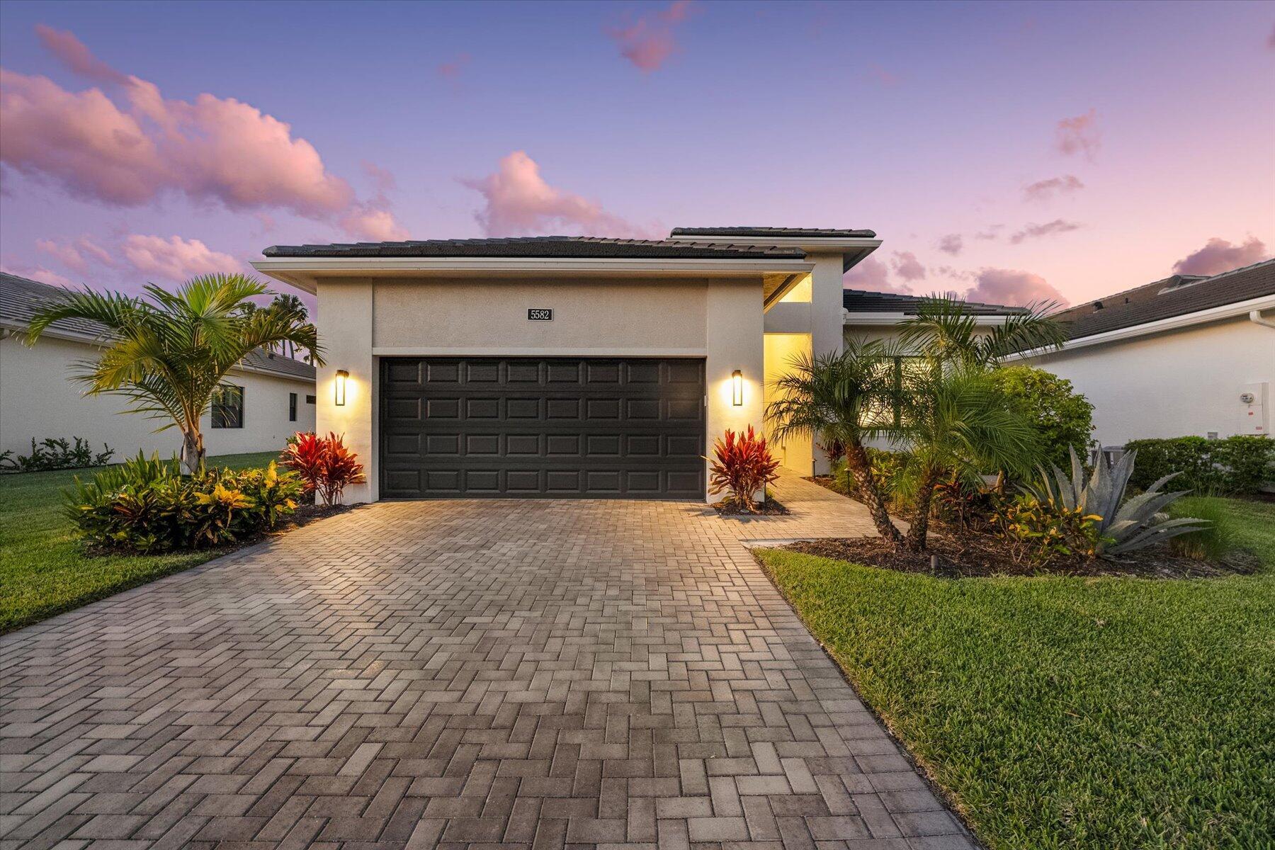 5582 Saint Armands Way