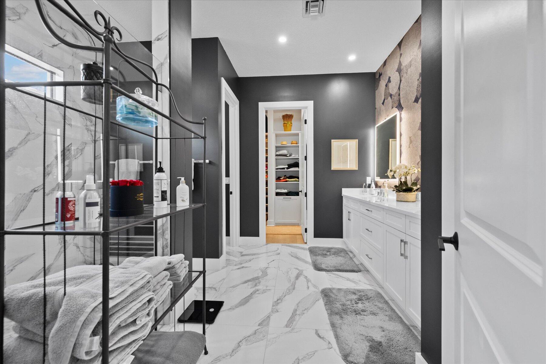 5582 Saint Armands Way