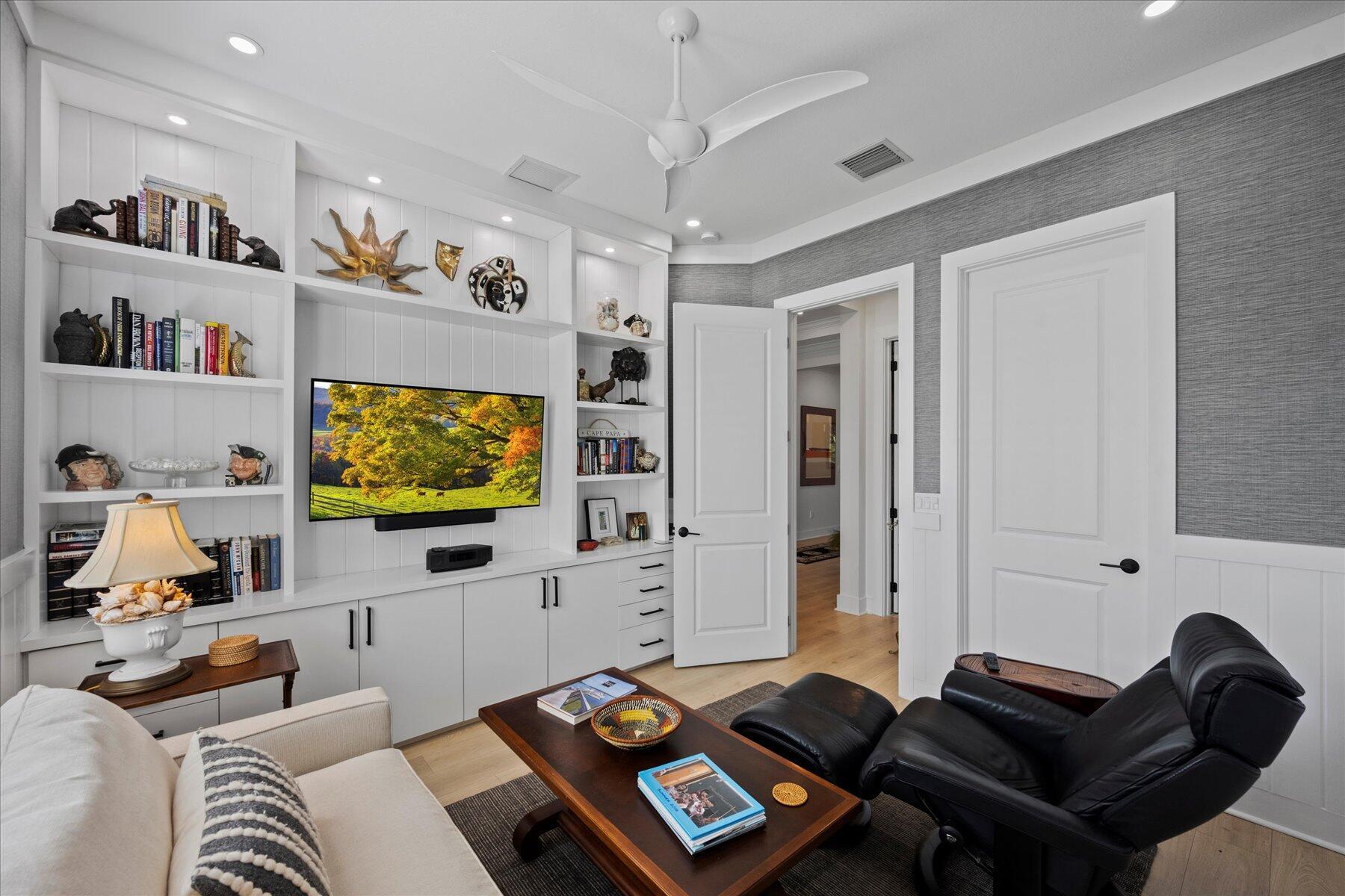 5582 Saint Armands Way