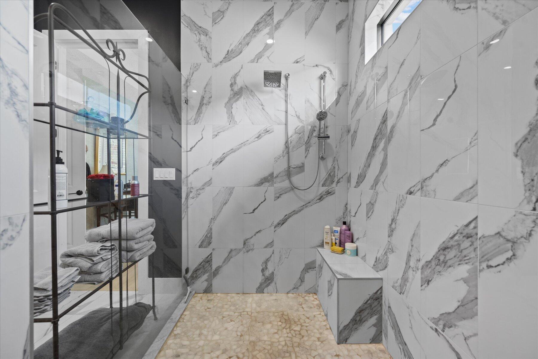 5582 Saint Armands Way