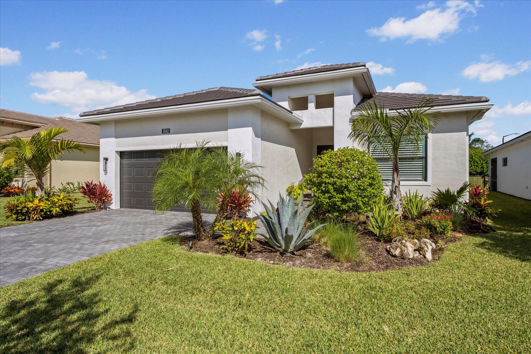 5582 Saint Armands Way