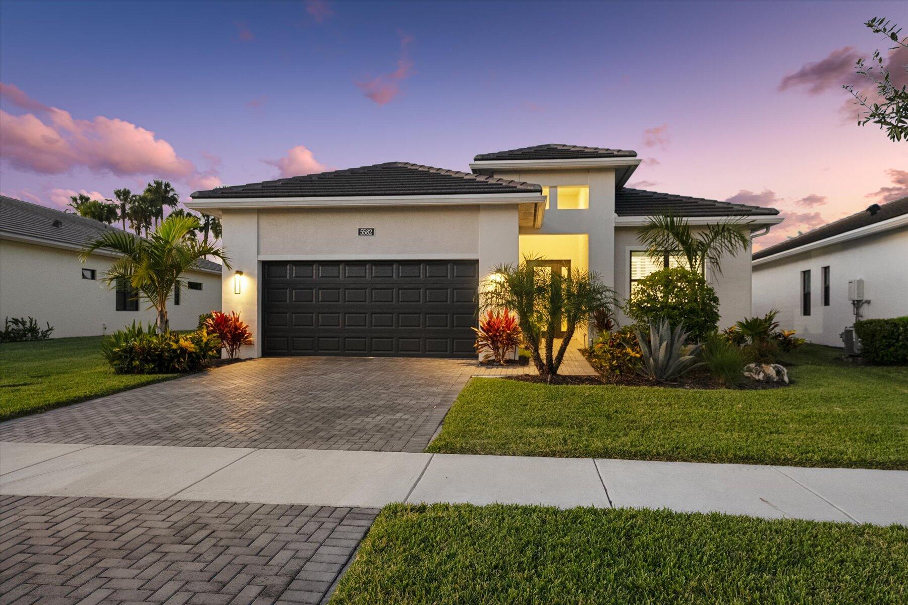 5582 Saint Armands Way